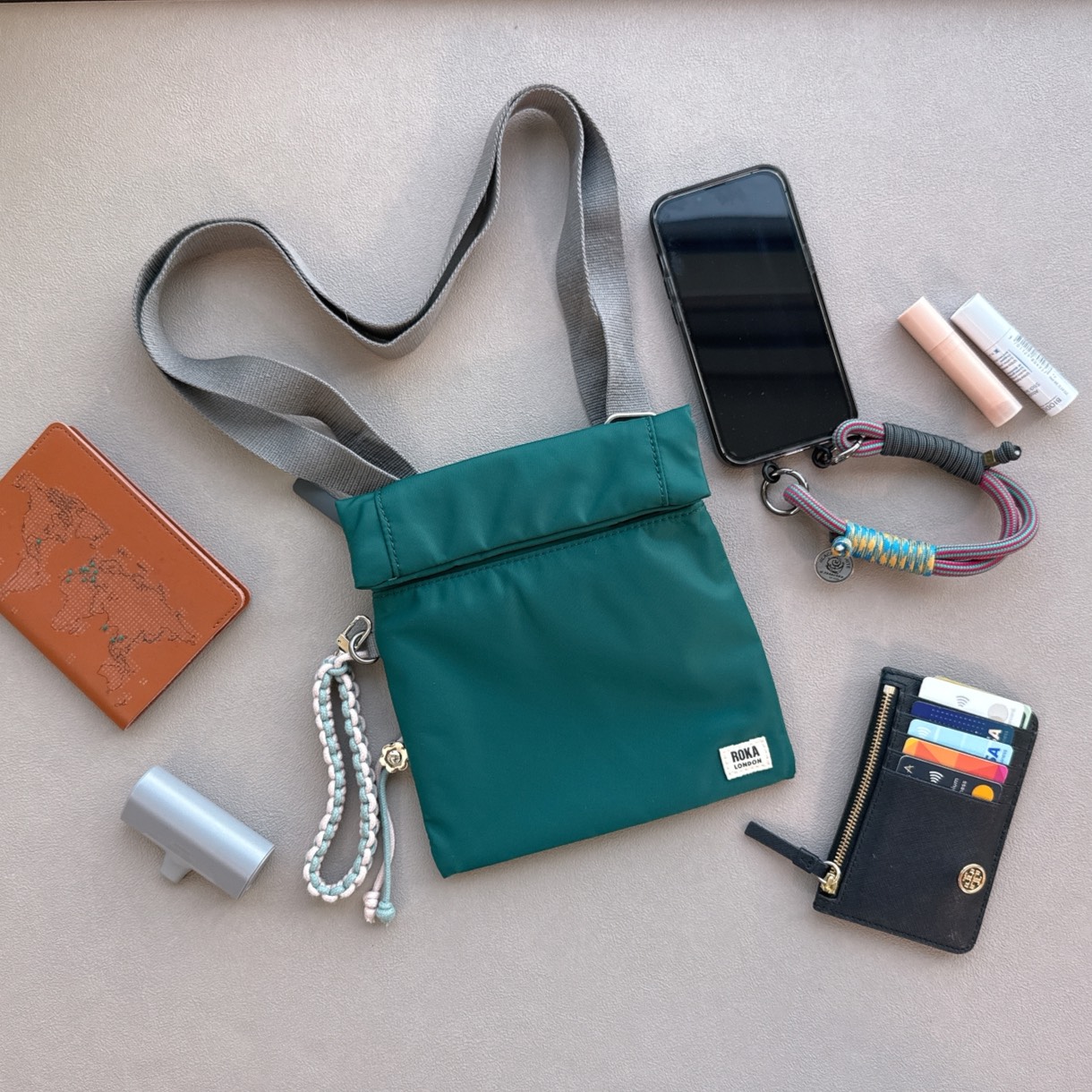 [英國 ROKA LONDON] 極簡風格 STRATFORD 捲蓋防盜隨身側背包- 湖綠, , large