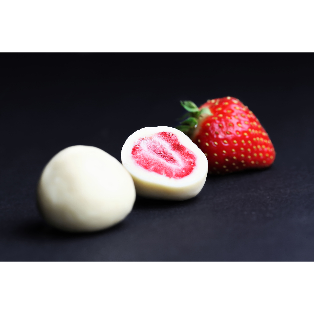 Strawberries in white chocolate, , large