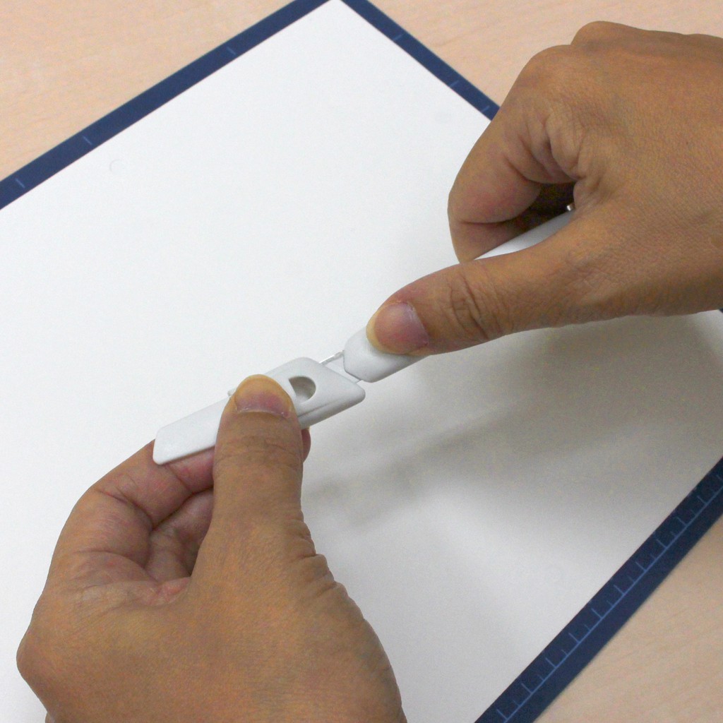 PLUS普樂士 CU-001N 美工刀(附廢棄盒.刀片)白色, , large