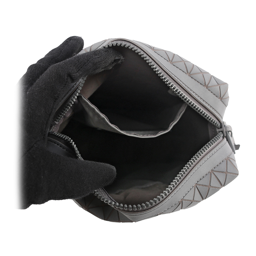 ISSEY MIYAKE BAO BAO Voyager 霧面尼龍拉鍊斜背包/灰色, , large