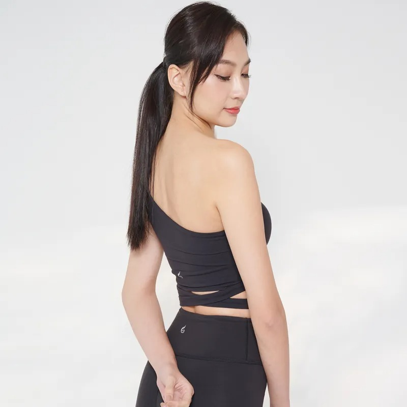 YOGA FLOW Skylar Bra - 單肩交叉鏤空短版上衣 - 淨黑 Black, , large