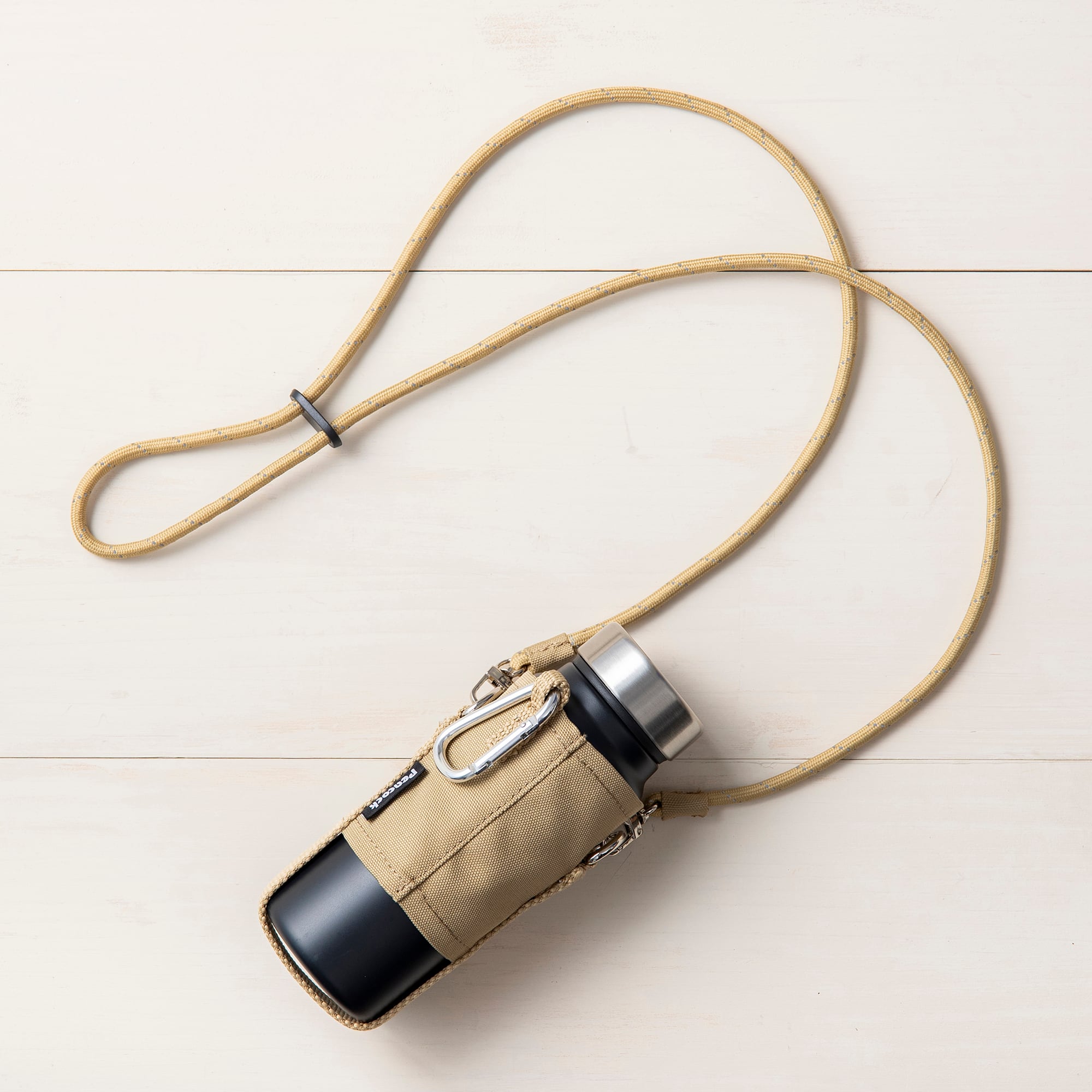 【日本孔雀Peacock】露營戶外登山 不鏽鋼保冷保溫杯400ML(附可調杯袋+登山扣環)-消光黑+米色杯袋, , large