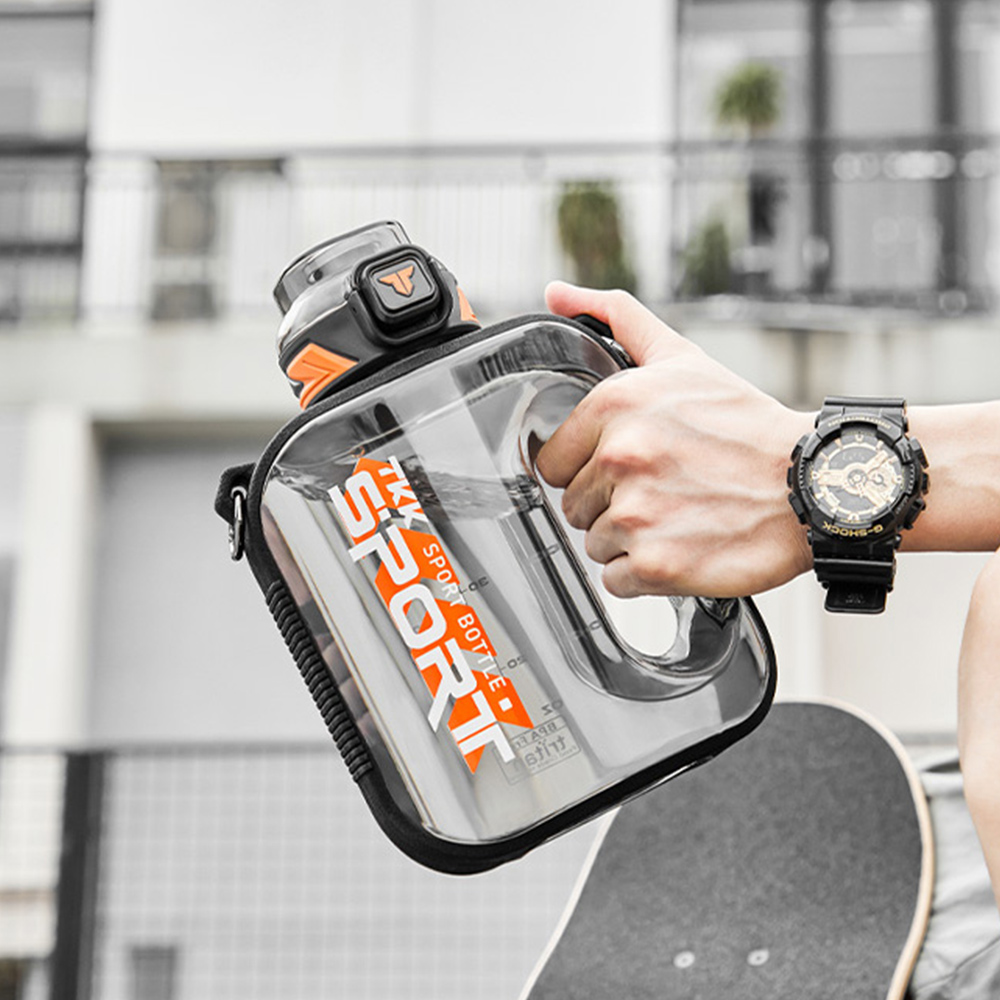 【TKK】美國進口Tritan邁噸系列 手提+背帶 直飲+吸管大容量 運動水壺1000ML(附背帶)-任選色, , large