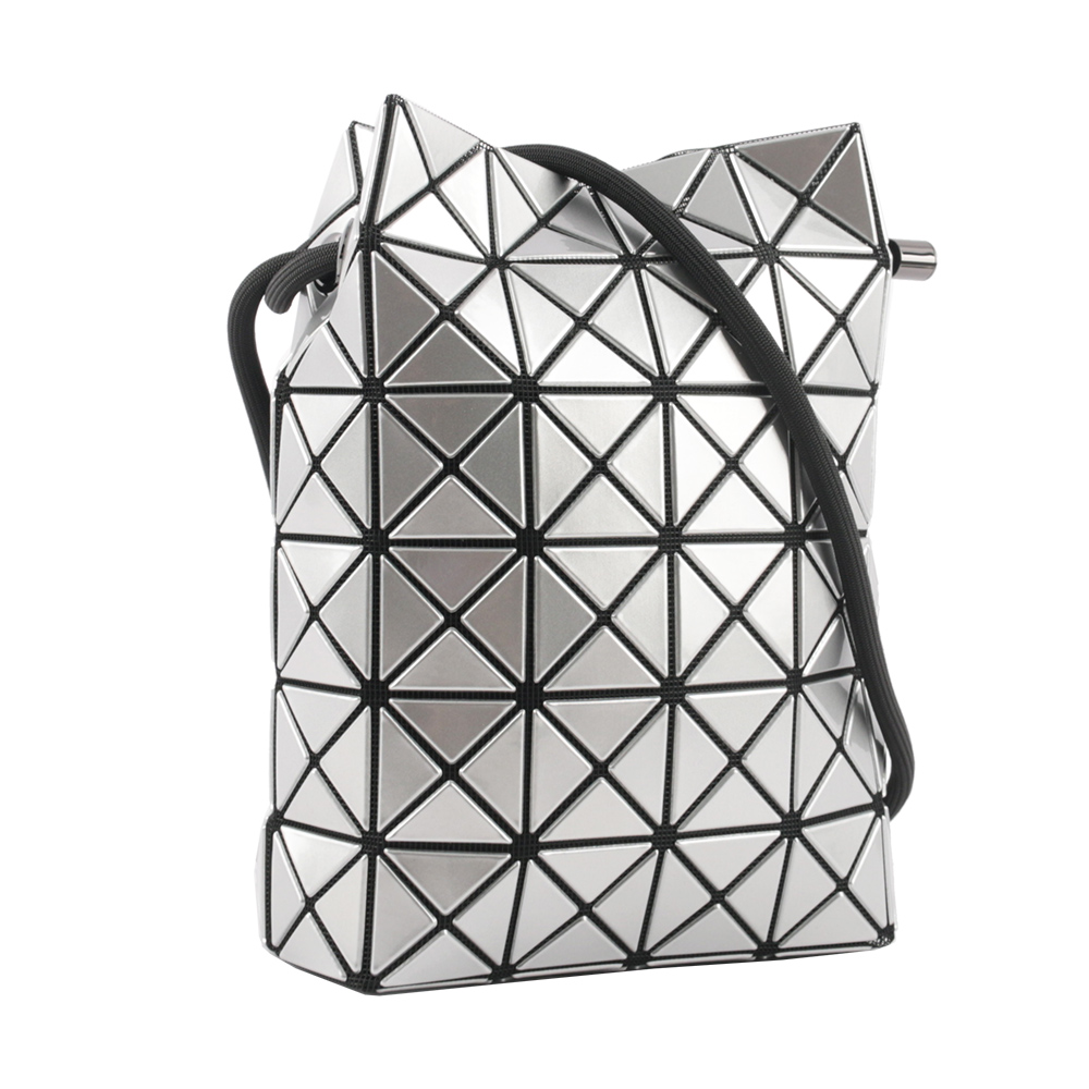 ISSEY MIYAKE BAO BAO WRING 亮面抽繩水桶包/銀色, , large
