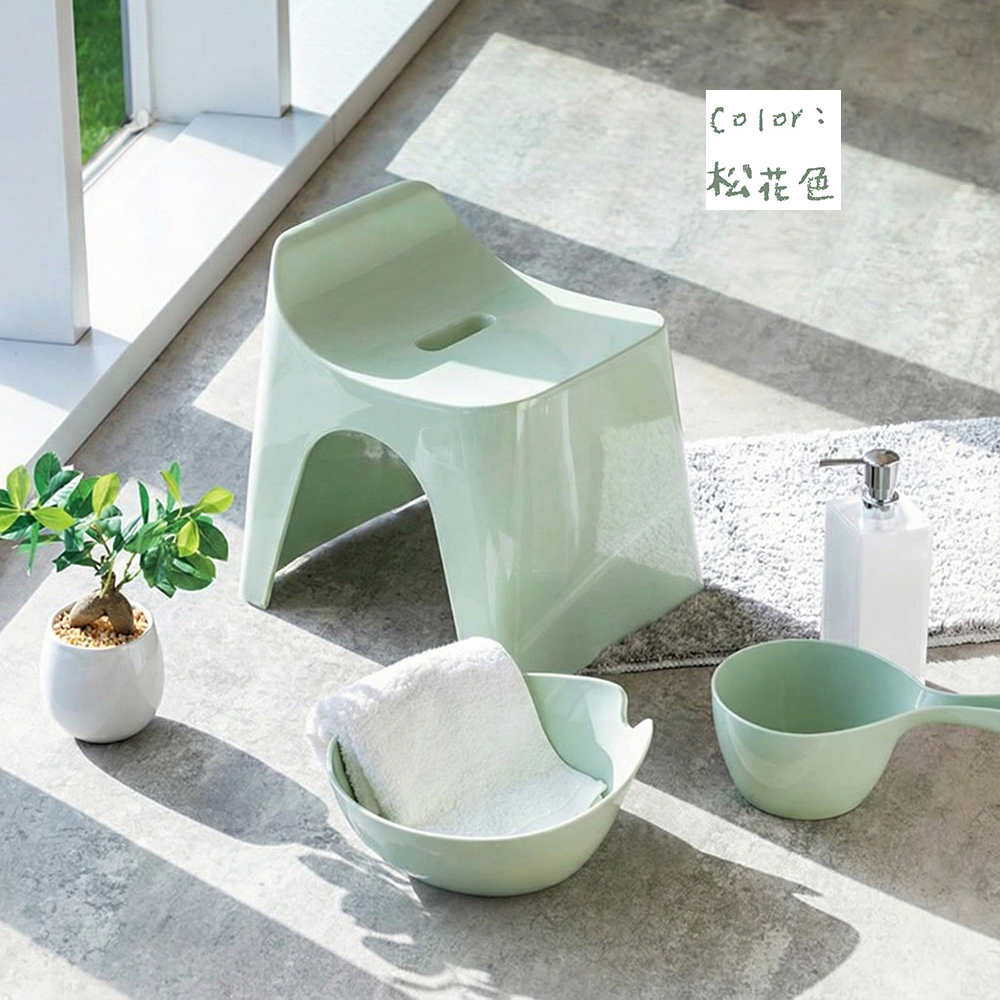 【HUBATH】日本製曲型浴室椅30cm 附舀水勺2件組(Ag+抗菌材質/可耐重100公斤/防潑水設計/沐浴椅)松花色