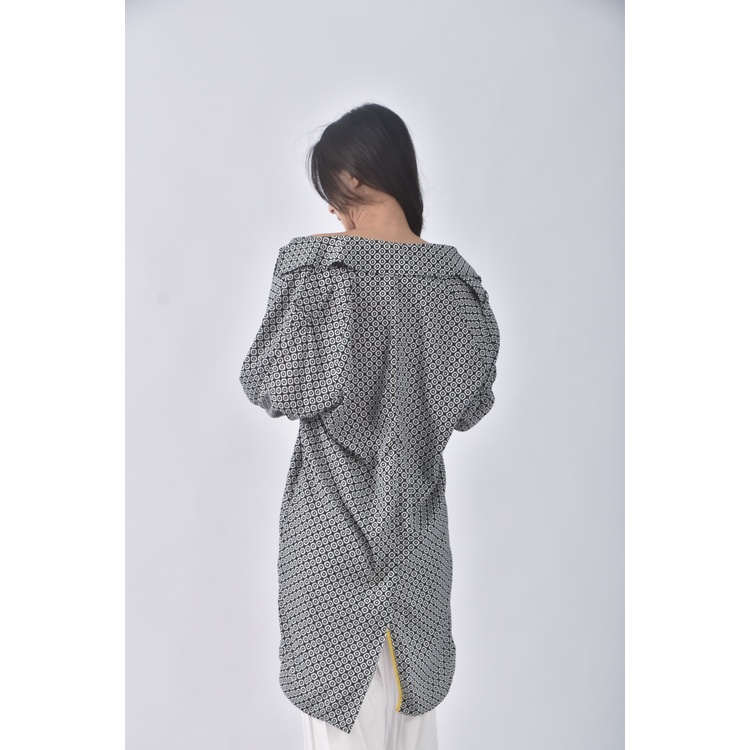 (M) chloechen質感花紋黑色長袖上衣二手衣, , large