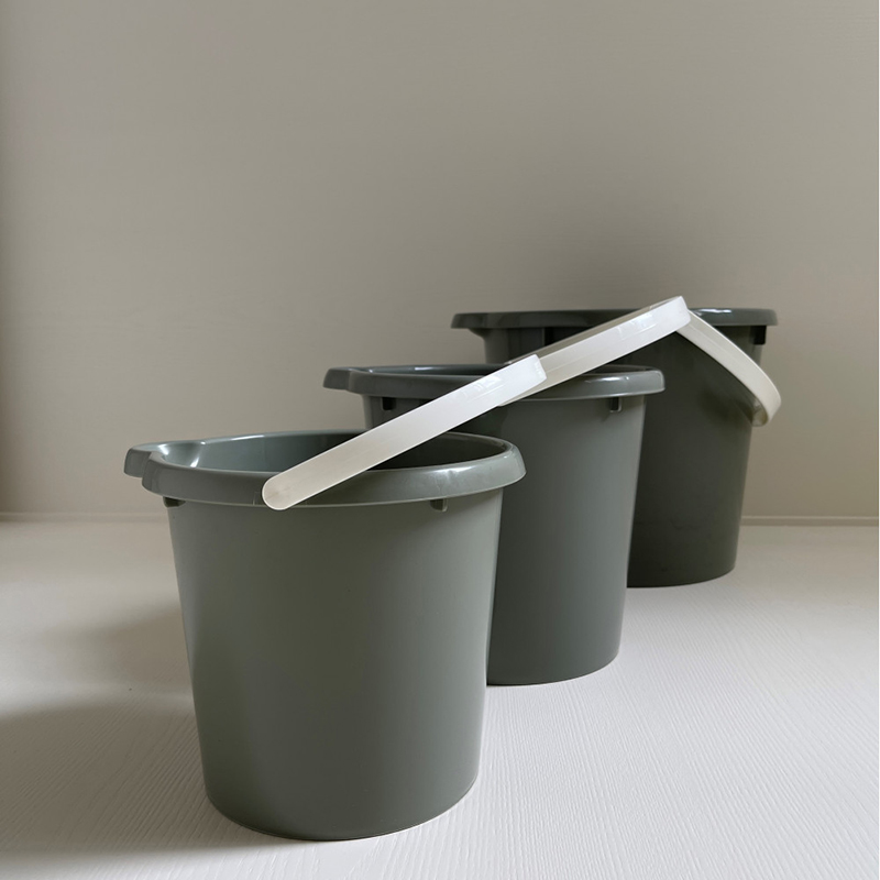 GINII基尼|質感加厚手提水桶 12L 莫蘭迪綠/塑膠水桶 圓型水桶 手提水桶 多用途水桶 泡腳 園藝 洗澡桶, 莫蘭迪綠, large