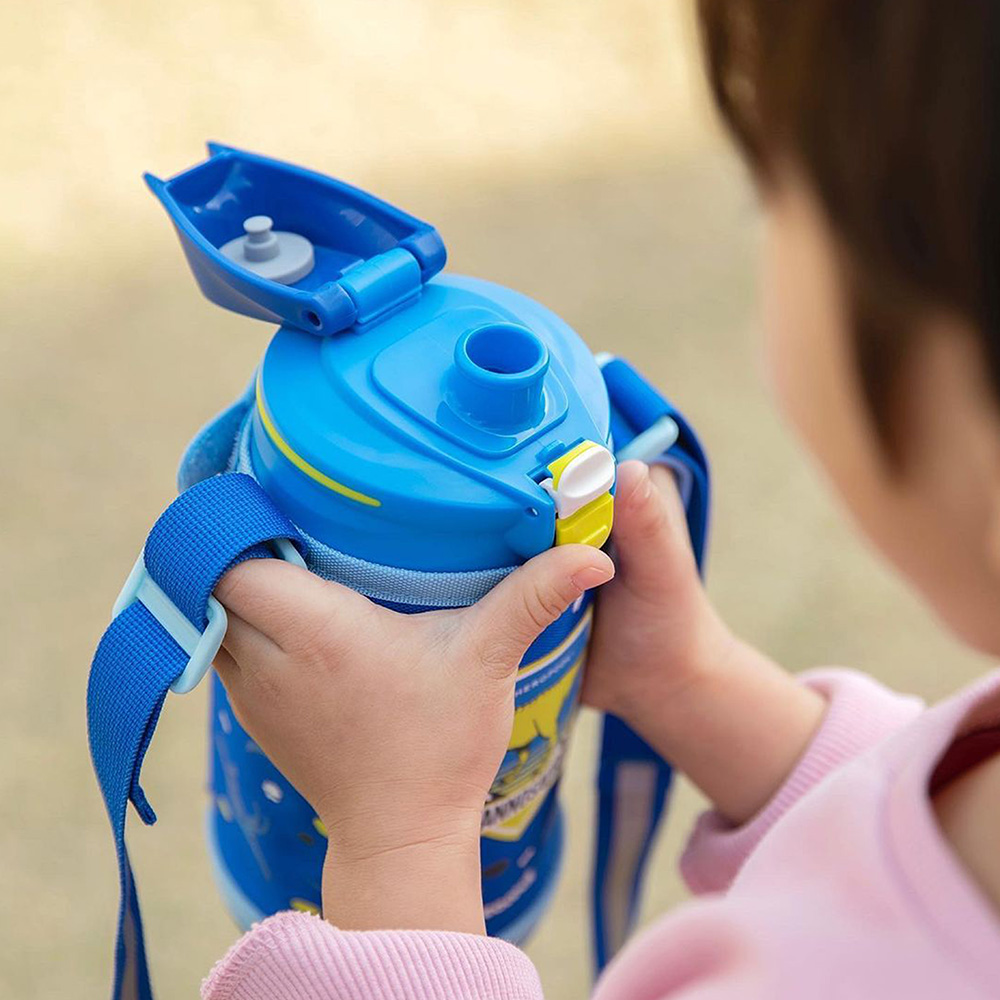 【日本孔雀Peacock】兒童316不鏽鋼保溫杯800ML 附專屬杯套+反光背帶(兒童水壺)-任選色, , large