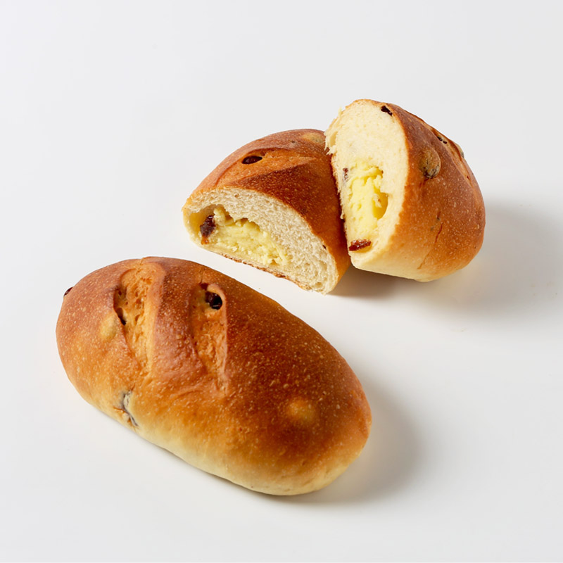 PASADENA Raisin Bread With Milky Filling