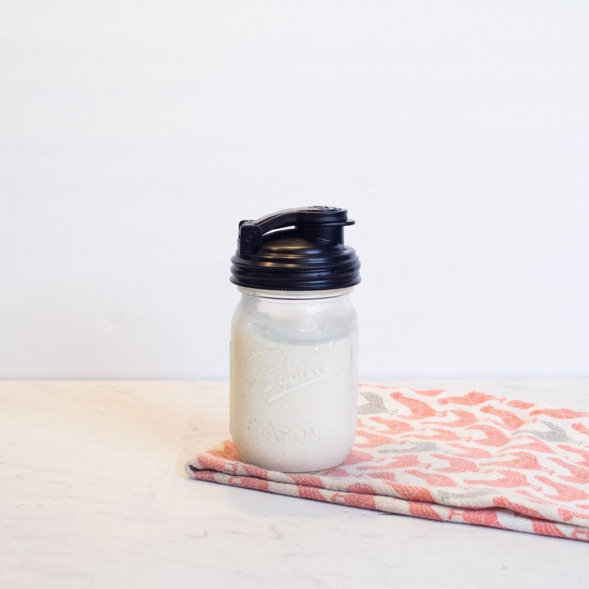 Ball® 16oz/480ml 窄口梅森罐飲料隨行杯-黑色 reCAP Mason Jars Lid POUR cap 全新升級防漏/飲料隨行杯/提把蓋/飲料蓋/冷水壺, , large