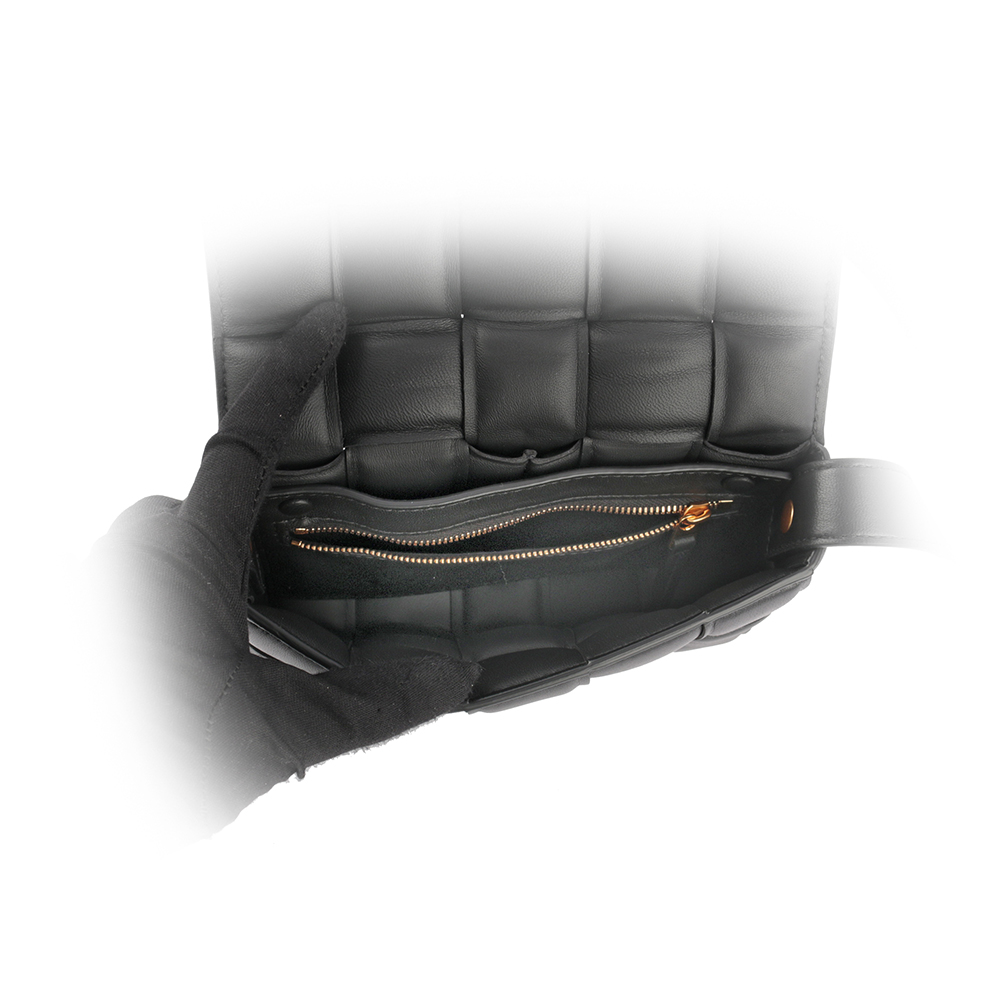BOTTEGA VENETA 小羊皮Padded Cassette枕頭編織包/小款/黑色/金釦, , large