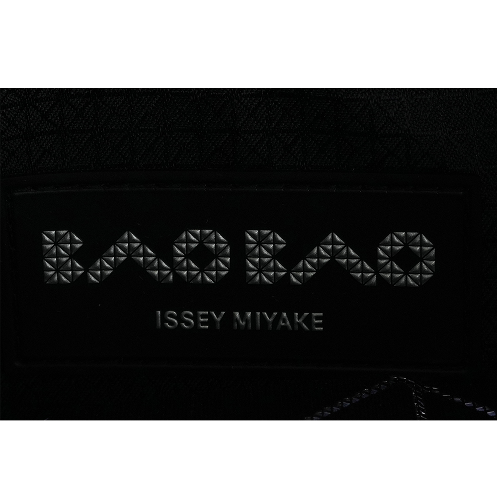 ISSEY MIYAKE BAO BAO CARAT 3X3 亮面手提小方盒/黑色, , large