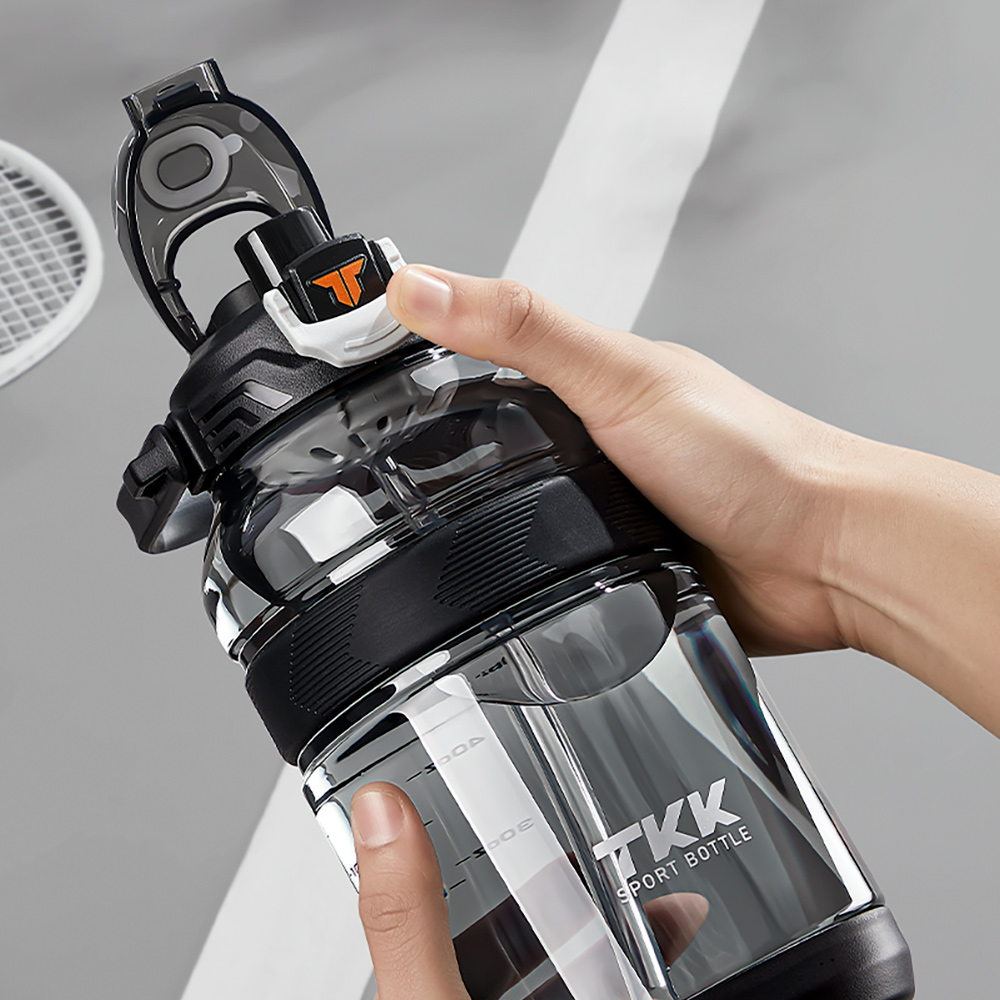 【TKK】美國進口Tritan戶外攀峰 手提+背帶 直飲+吸管大容量 運動水壺2000ML(附背帶)-電光白, , large