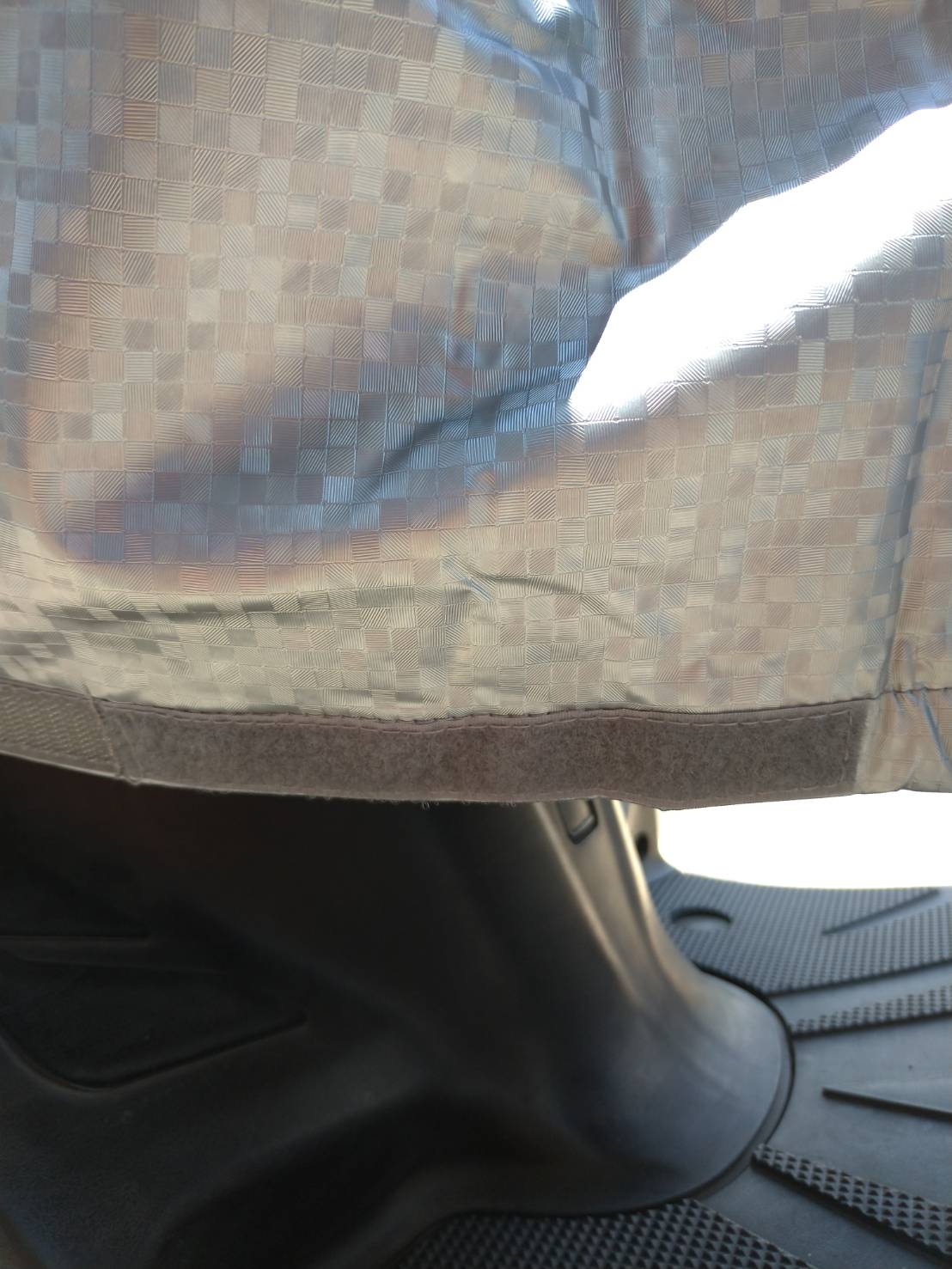 【機車遮陽系列】3D菱格紋機車龍頭罩-銀格紋 防刮 防曬90%以上抗UV(機車罩 龍頭罩 抗UV), , large