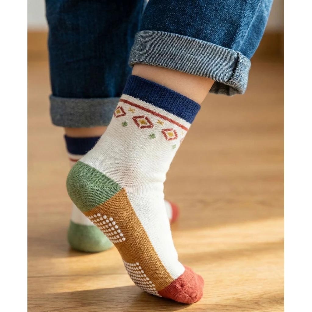 Made in Taiwan (MIT). Antibacterial & Odor-Resistant. 22-oz Soft Pure Cotton Bamboo Charcoal Towels. Set of 12., , large