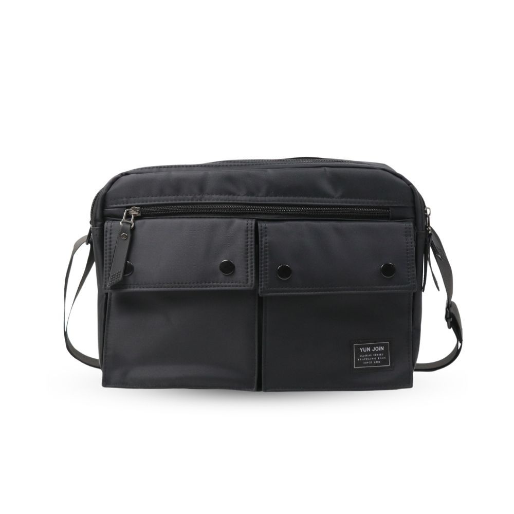 【YUN JOIN】EMBER 經典斜背包 L 大款-黑色   通勤 學生 A4可放 資料夾
