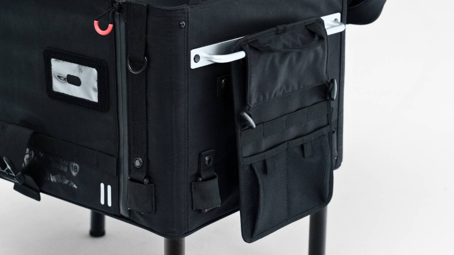 【城市旅人｜山海任務】 重機包裝備 TRAIL BOX 露營箱 尺寸 M 42公升 黑色, , large