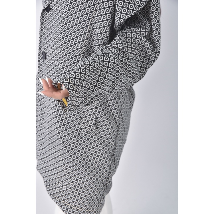 (M) chloechen質感花紋黑色長袖上衣二手衣, , large