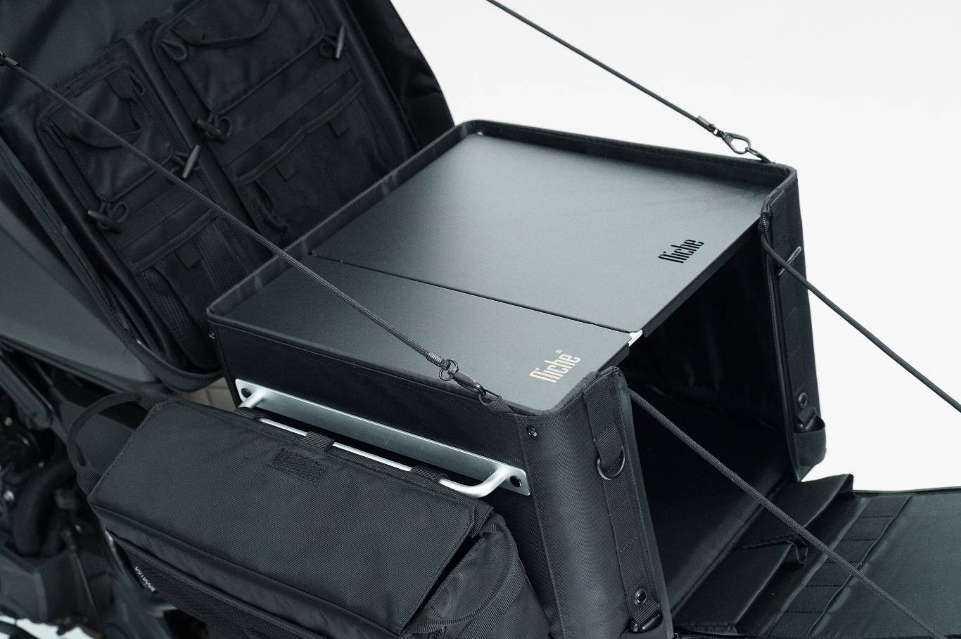 【城市旅人｜山海任務】 重機包裝備 TRAIL BOX 露營箱 尺寸 M 42公升 黑色, , large