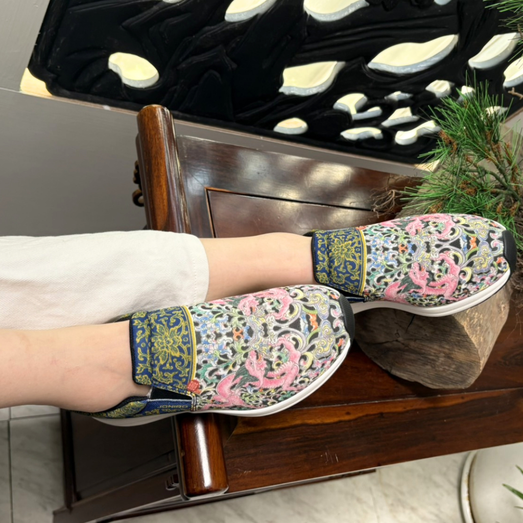 【JONIRO】台灣製造 懶人鞋 平底鞋 故宮聯名 美學工藝 百年文化 文化生活 男鞋/女鞋 (需預購)