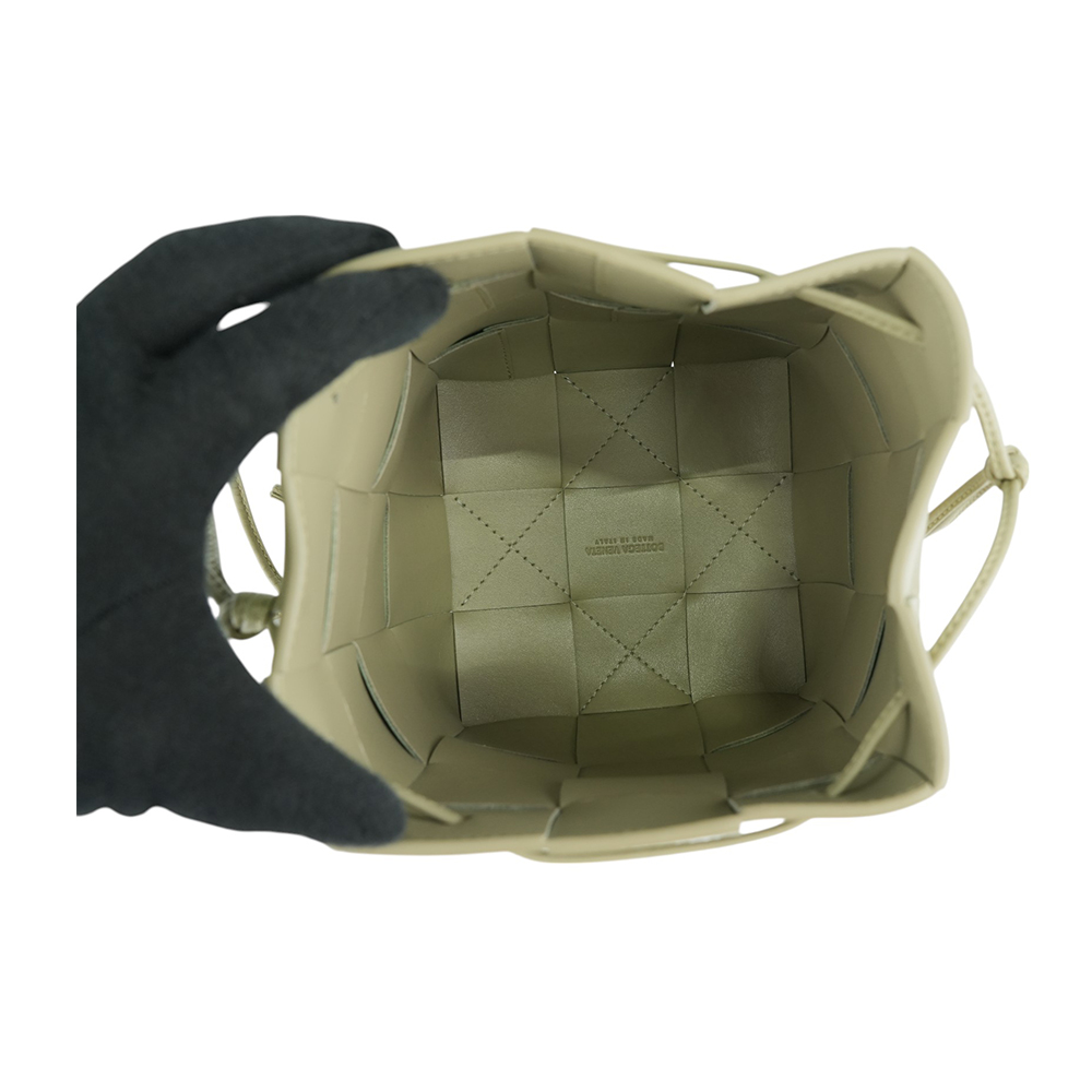 BOTTEGA VENETA Cassette 小羊皮編織小款水桶包/豆莢綠, , large