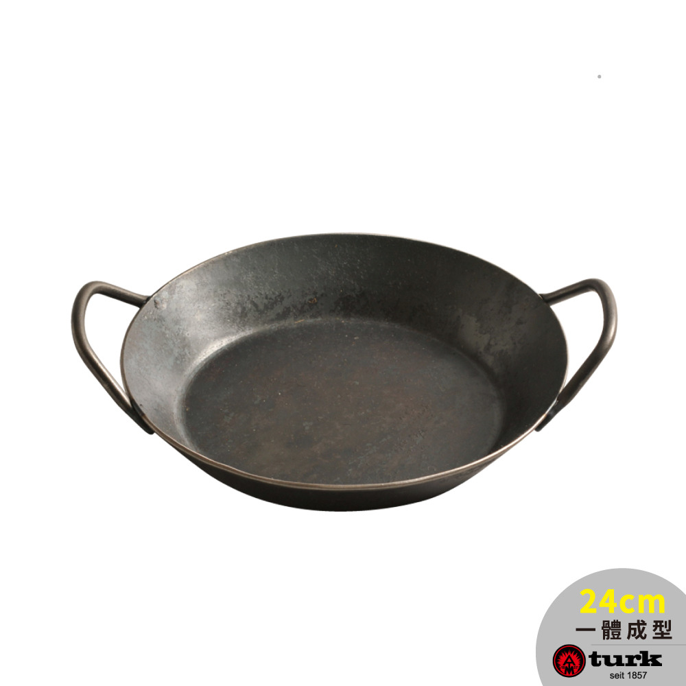 【德國turk土克鐵鍋】手工職人專業經典一體成型 24cm雙耳平底鍋65824