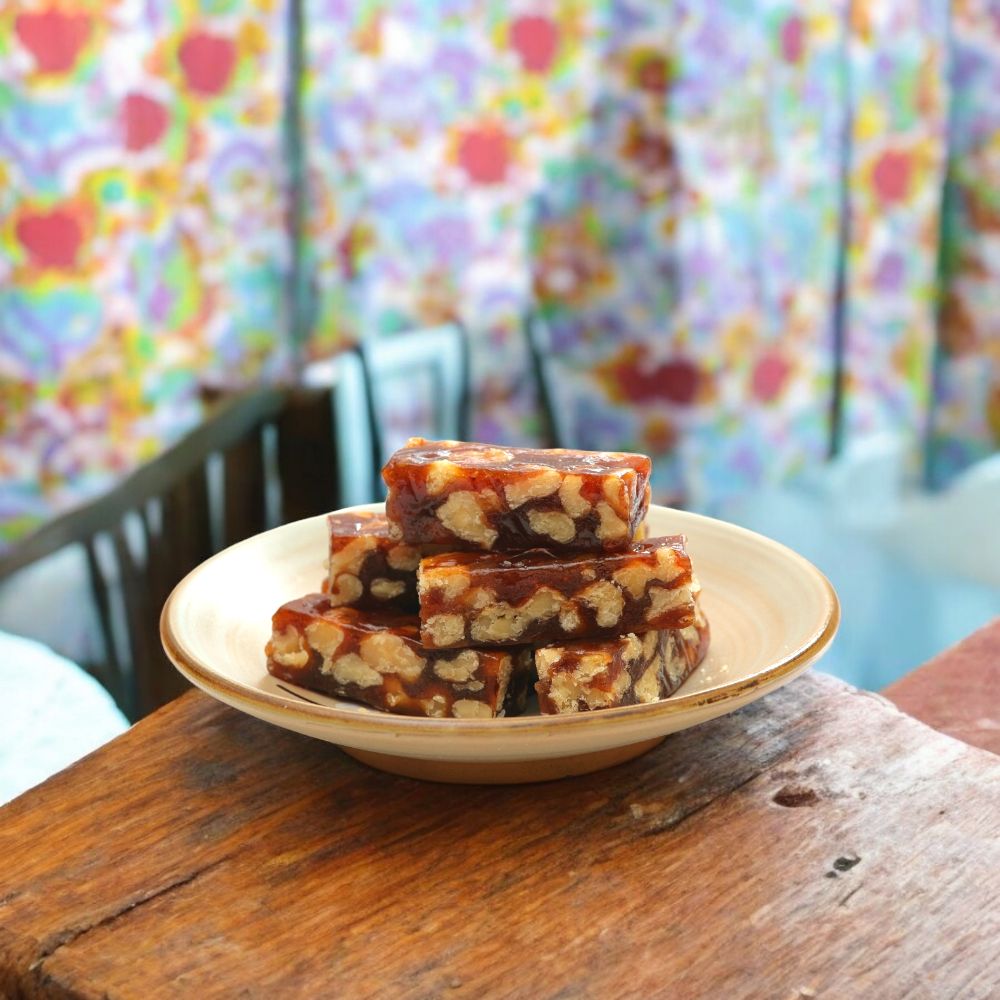 Walnut & Date Cake, , large