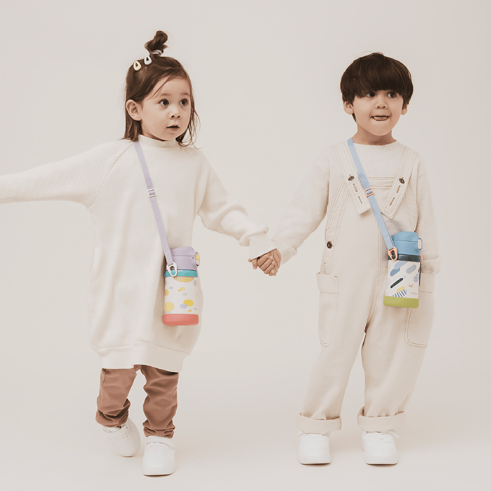 【日本孔雀Peacock】耐衝擊底座 直飲+吸管兩用 兒童不鏽鋼保溫杯水壺490ML(握把+背帶)-藍, , large