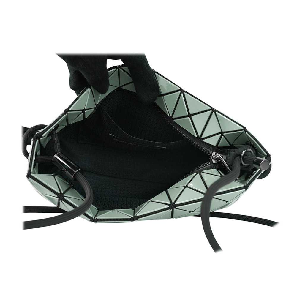 ISSEY MIYAKE Loop Metallic 金屬光澤拉鍊肩背/斜背包/灰綠色, , large