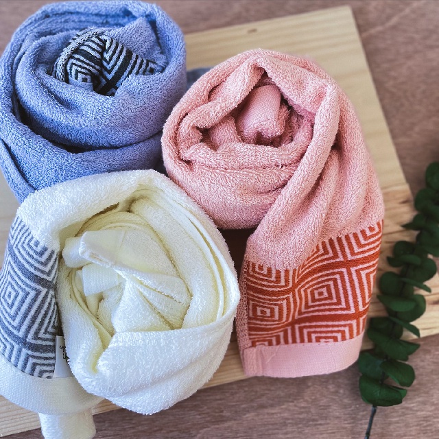 [Kaimei Cotton Industry] 4 in the group, random and excellent, MIT made in Taiwan, umbrella brand, 32 taels of thick pure cotton absorbent towel, embroidered lace (3 colors), , large