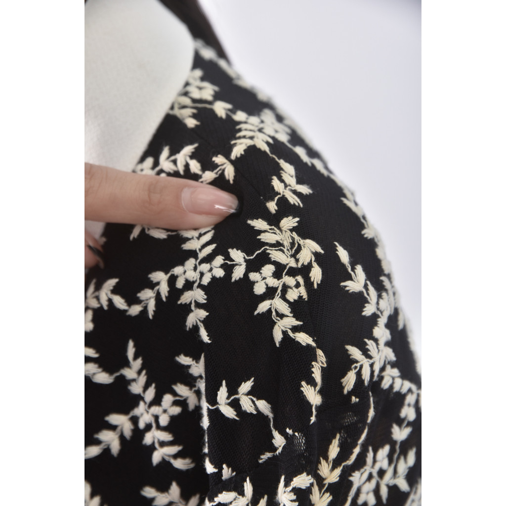 (M) kei lay質感花紋黑色短袖上衣二手衣, , large