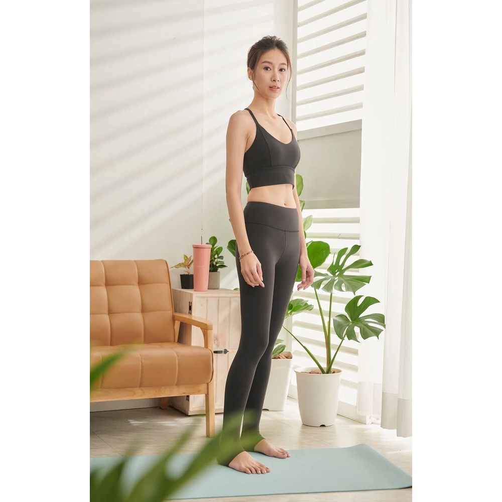 YOGA FLOW Alma Bra - 麻花短版上衣 - 淨黑 Black, , large