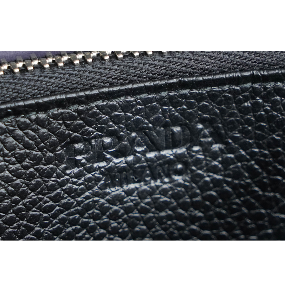 PRADA 銀色三角牌Logo 粒紋皮革ㄇ型拉鍊長夾/黑色, , large