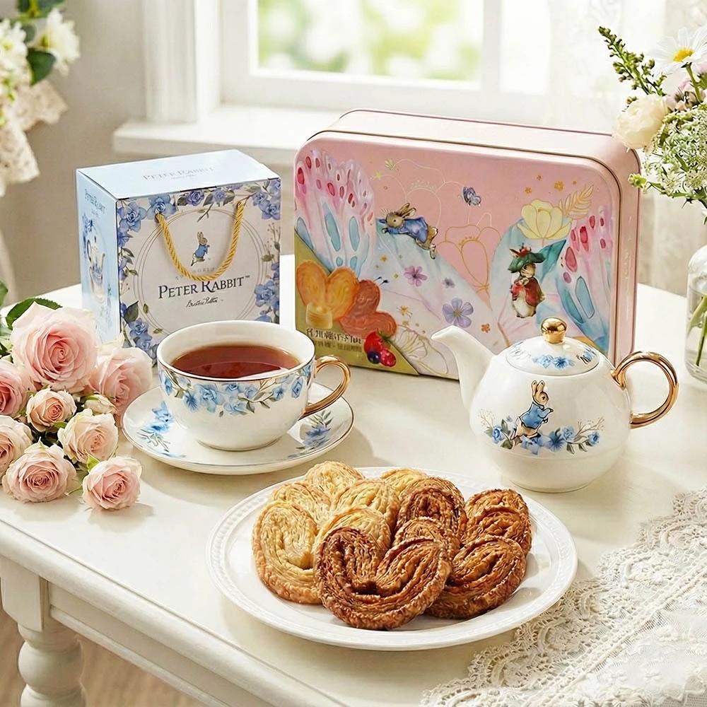 【世豐】Peter Rabbit比得兔青花瓷子母壺杯盤禮盒組 送比得兔奶油蝴蝶酥福盒, , large