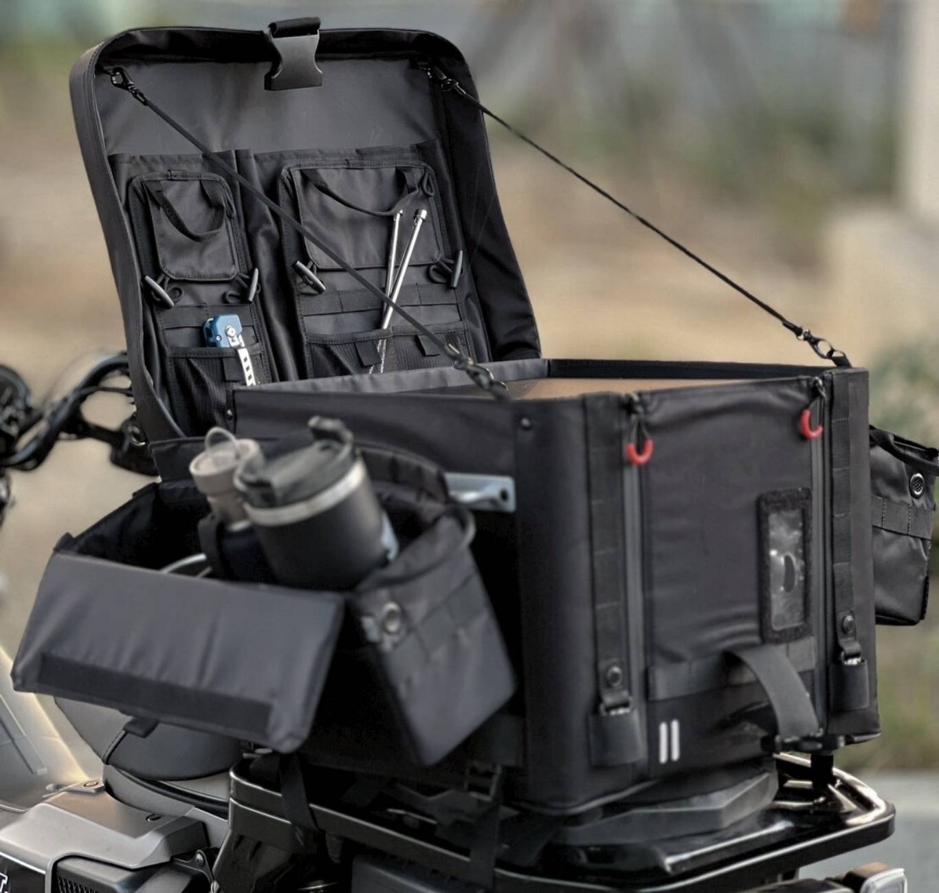 【城市旅人｜山海任務】 重機包裝備 TRAIL BOX 露營箱 尺寸 M 42公升 黑色, , large