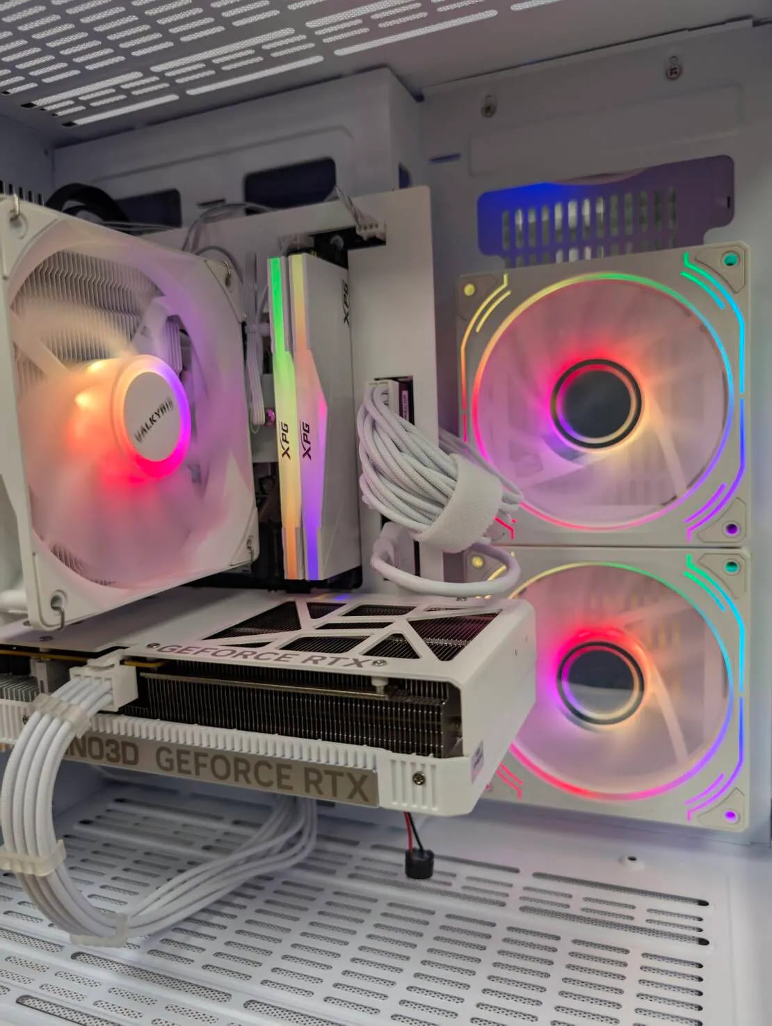 🌊網紅曲面白色爛爛機🌊 | RTX5060 | Intel i5-12400F |(G+Y+10) 2025推薦便宜電腦主機❤️每日限量一台❤️, , large