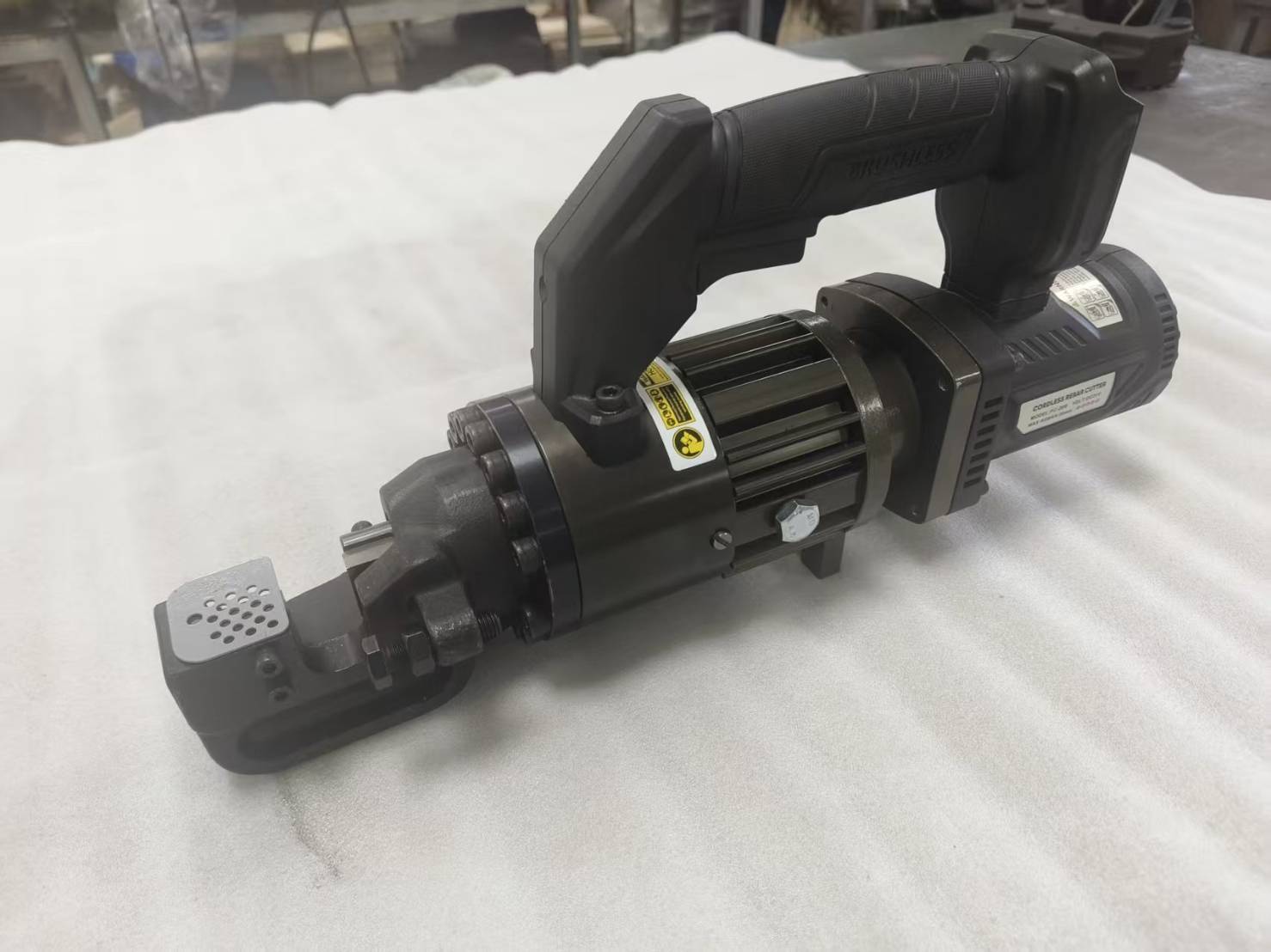 WIN五金 FKS BOST 18V無刷座式鋼筋切斷機<PC-20B+6.0電池套組>螺桿切斷 鋼筋切斷 鋼筋剪斷 金屬切斷機 圓棒切斷, , large