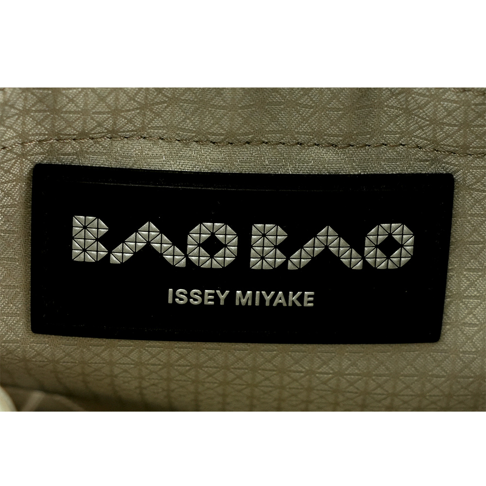 ISSEY MIYAKE BAO BAO Prism Plus 5X4 霧面迷你手提包/ 米灰色, , large