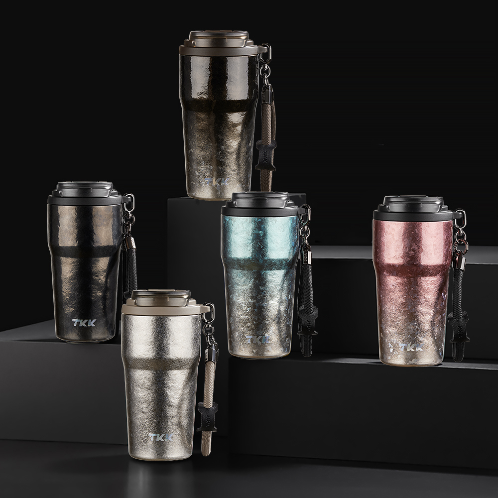 【TKK】洛奇系列 純鈦Ti 咖啡杯 保溫杯 隨身杯 630ML(提繩+直飲+吸管)-鈦曜黑, , large