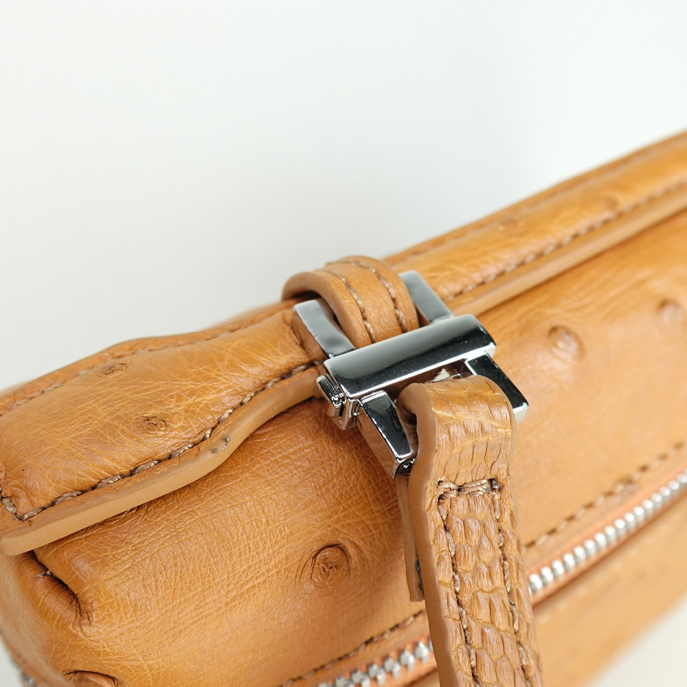 【M2nd】輕旅必備鴕鳥皮隨身包(T9387A), , large