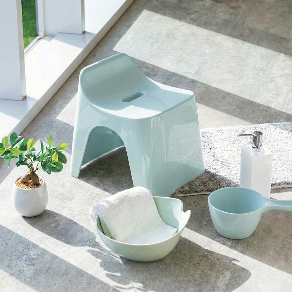 【HUBATH】Japan-Made Curved Bathroom Stool 25cm with Water Ladle – 2-Piece Set (Ag+ Antibacterial Material / Supports up to 100kg / Water-Repellent Design / Bath Stool) – Frost Blue, , large