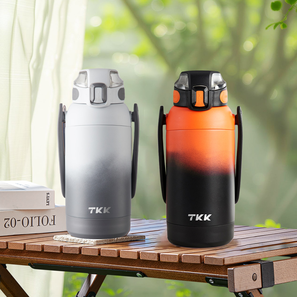 【TKK】獵鷹系列316不鏽鋼 手提+背帶 直飲+吸管 大容量保溫杯壺 運動水壺1100ML-暗夜黑, , large