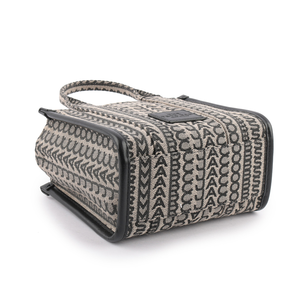 MARC JACOBS THE MONOGRAM TOTE 滿版標誌迷你托特包/黑色/深米色, , large