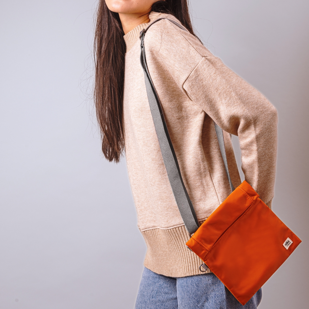 [英國 ROKA LONDON] 極簡風格 STRATFORD 捲蓋防盜隨身側背包- 焦橙, , large