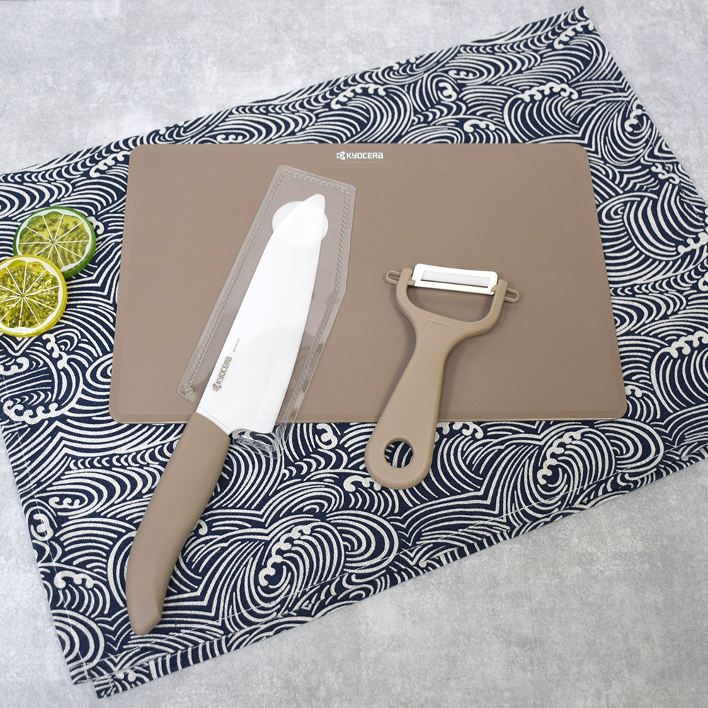 【KYOCERA京瓷】40週年限量版 經典莫蘭迪色系 抗菌陶瓷刀 削皮器 砧板 超值三件組-(刀刃17cm)-抹茶綠, 抹茶綠, large
