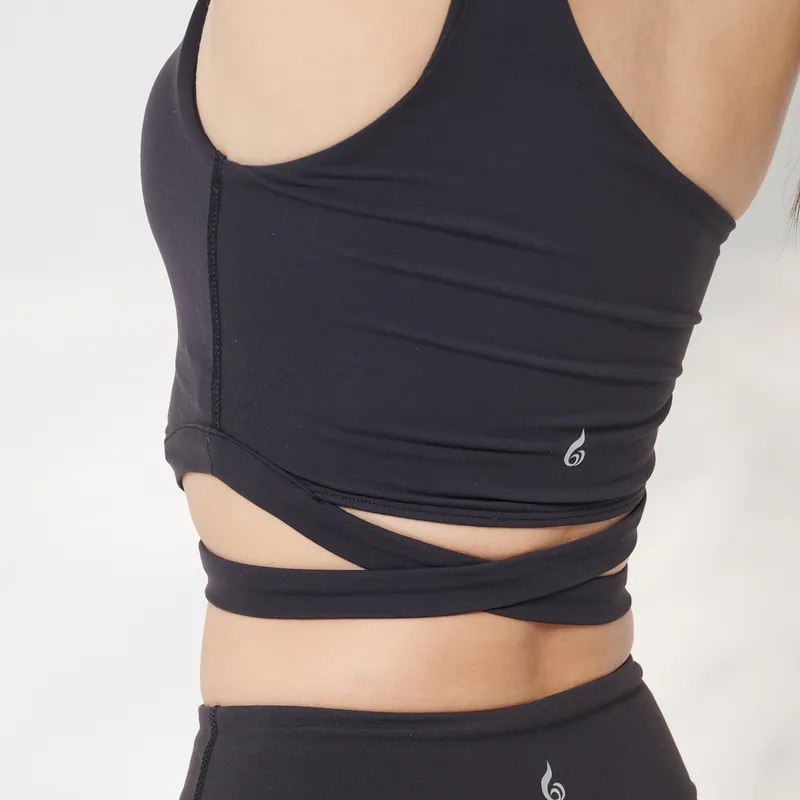 YOGA FLOW Skylar Bra - 單肩交叉鏤空短版上衣 - 淨黑 Black, , large